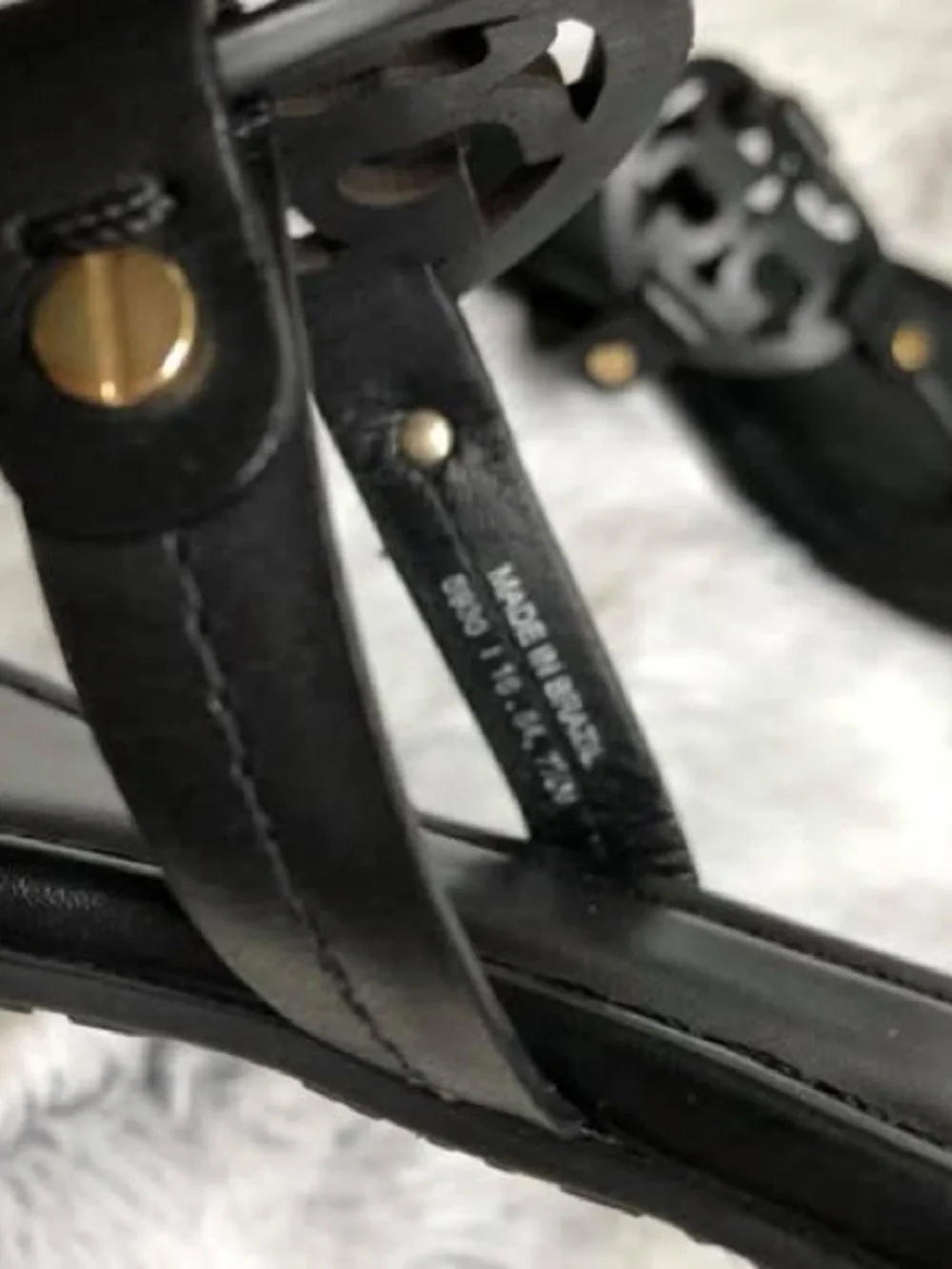 Tory Burch Black Cutout Logo Thong Sandals - Picture 4 of 6